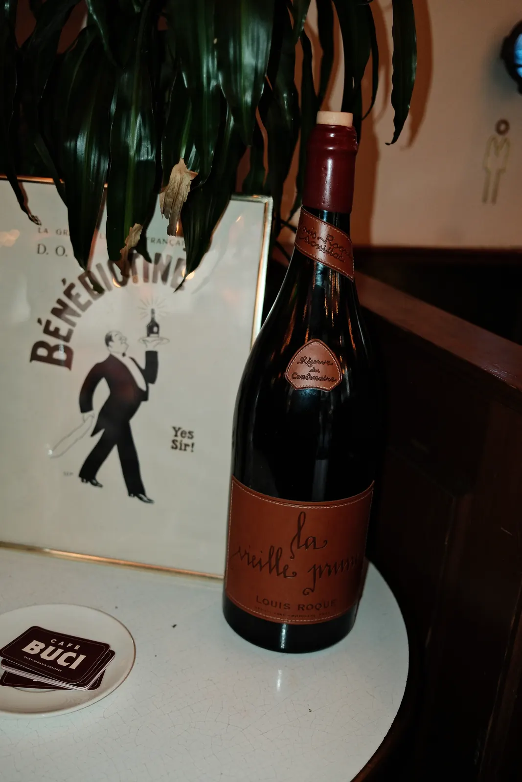 Une bouteille sur le comptoir, affiche ancienne